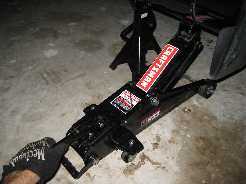 Chevrolet-Cobalt-Front-Brake-Pads-Replacement-Guide-036