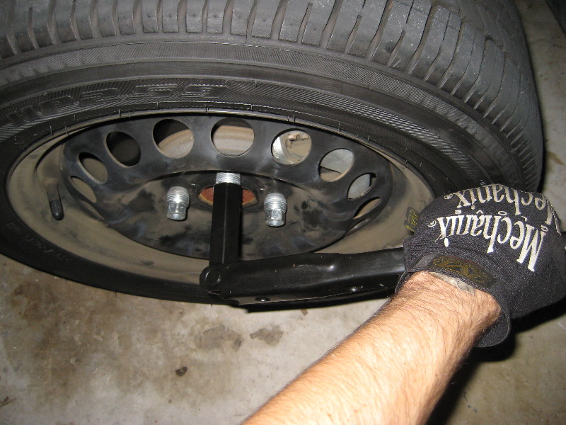 Chevrolet-Cobalt-Front-Brake-Pads-Replacement-Guide-037