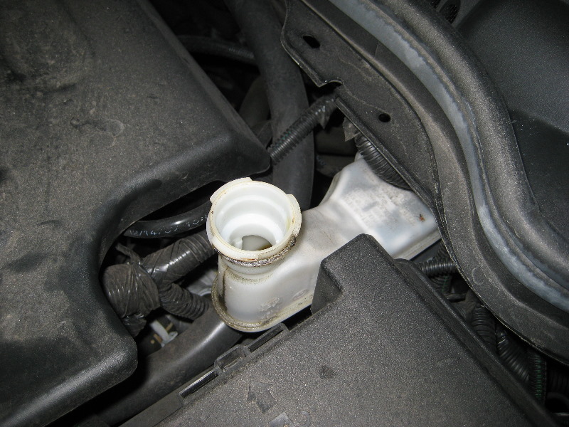 Chevrolet-Cobalt-Front-Brake-Pads-Replacement-Guide-038