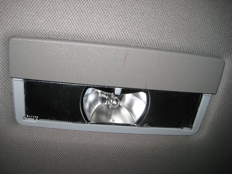 GM-Chevrolet-Cruze-Dome-Light-Bulb-Replacement-Guide-005