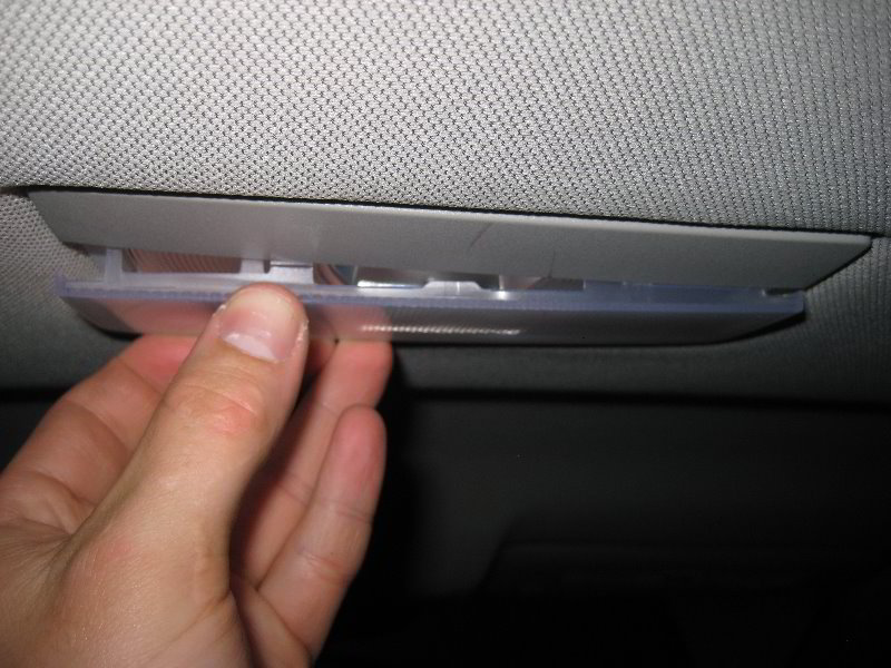 GMChevroletCruzeDomeLightBulbReplacementGuide010