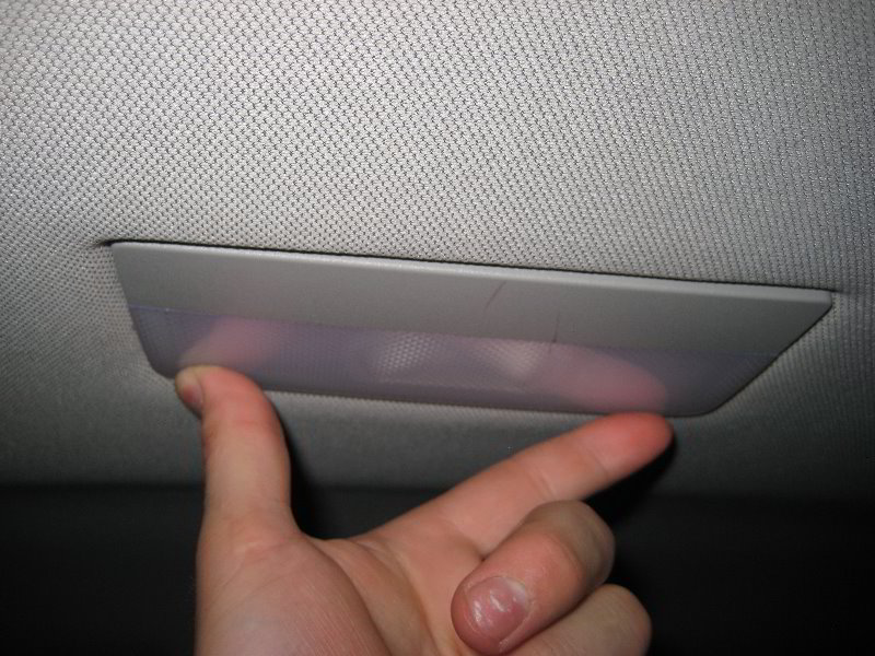 GM-Chevrolet-Cruze-Dome-Light-Bulb-Replacement-Guide-011