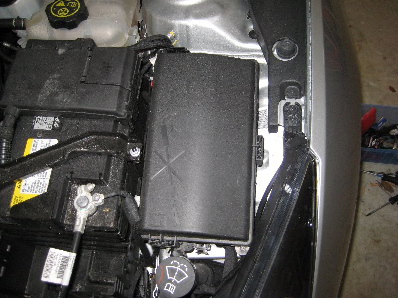 GM-Chevrolet-Cruze-Electrical-Fuse-Replacement-Guide-001