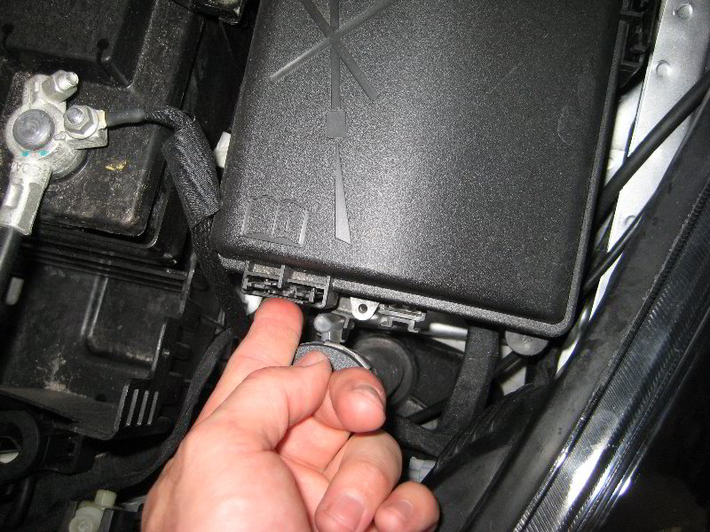 GM-Chevrolet-Cruze-Electrical-Fuse-Replacement-Guide-002