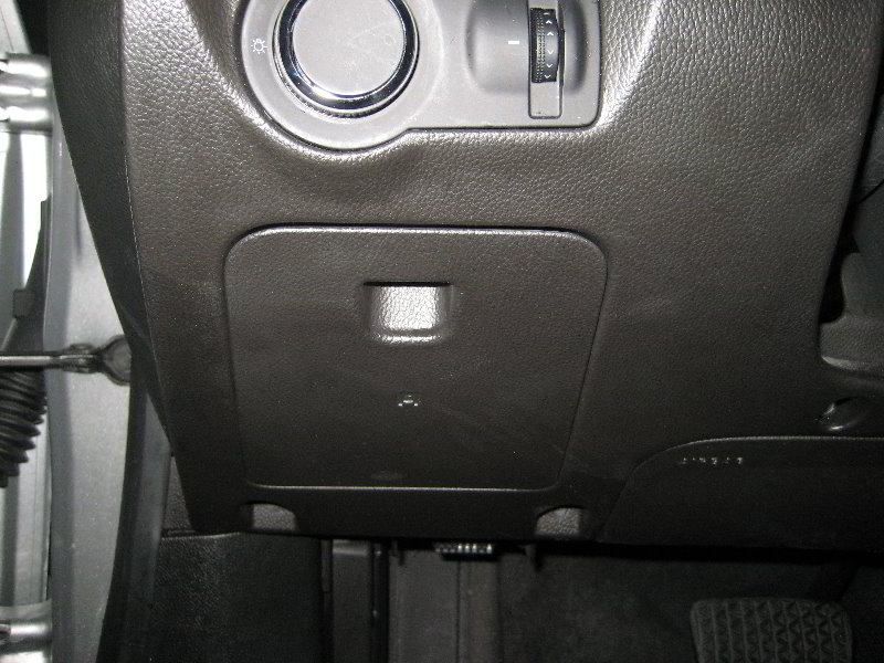 GM-Chevrolet-Cruze-Electrical-Fuse-Replacement-Guide-012