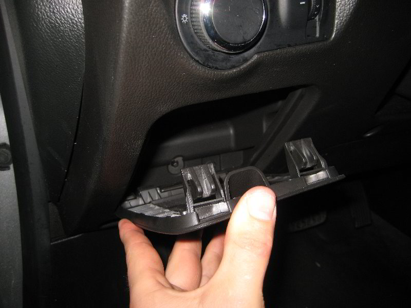 GM-Chevrolet-Cruze-Electrical-Fuse-Replacement-Guide-017