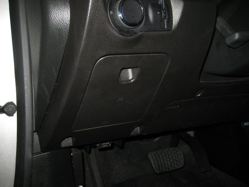 GM-Chevrolet-Cruze-Electrical-Fuse-Replacement-Guide-018