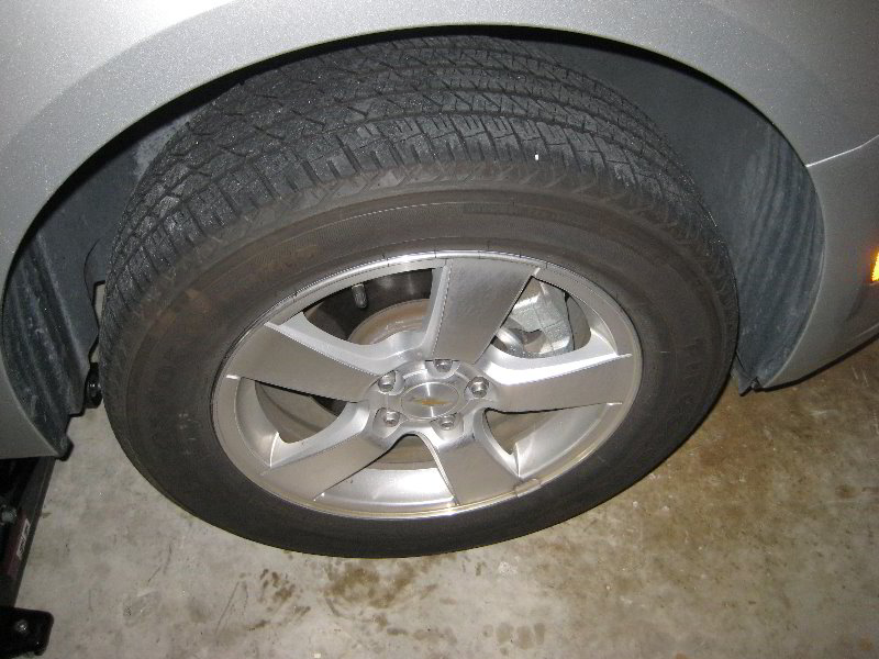 GMChevroletCruzeFrontBrakePadsReplacementGuide001