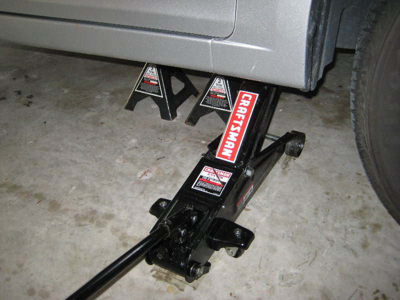 GM-Chevrolet-Cruze-Front-Brake-Pads-Replacement-Guide-003