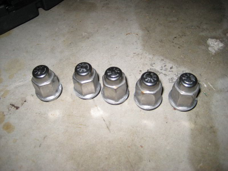 GM-Chevrolet-Cruze-Front-Brake-Pads-Replacement-Guide-005