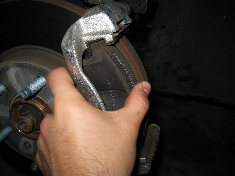 GM-Chevrolet-Cruze-Front-Brake-Pads-Replacement-Guide-013