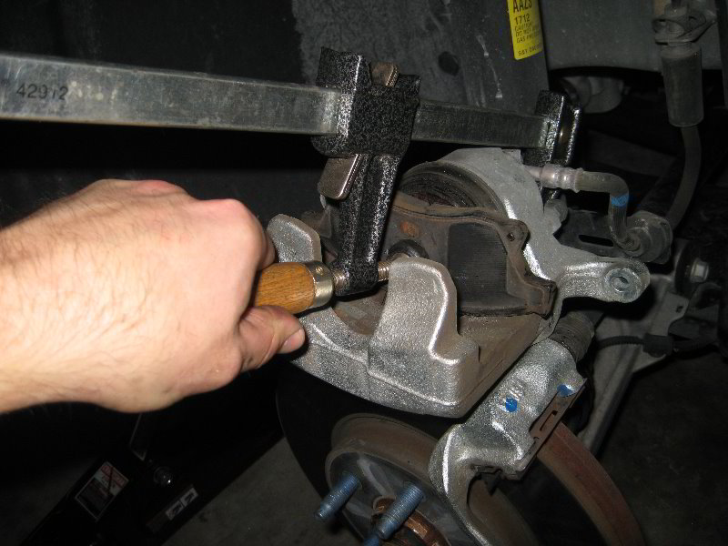 GM-Chevrolet-Cruze-Front-Brake-Pads-Replacement-Guide-021