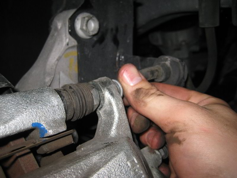 GM-Chevrolet-Cruze-Front-Brake-Pads-Replacement-Guide-027