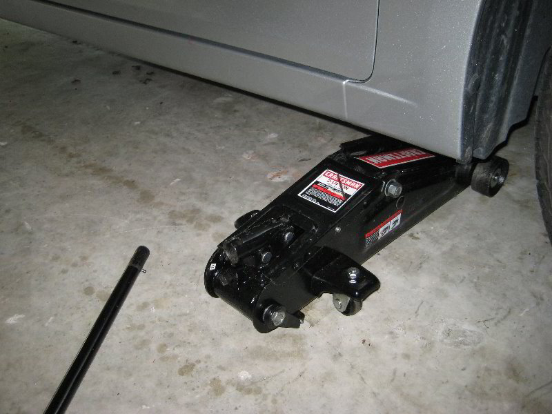 GM-Chevrolet-Cruze-Front-Brake-Pads-Replacement-Guide-035