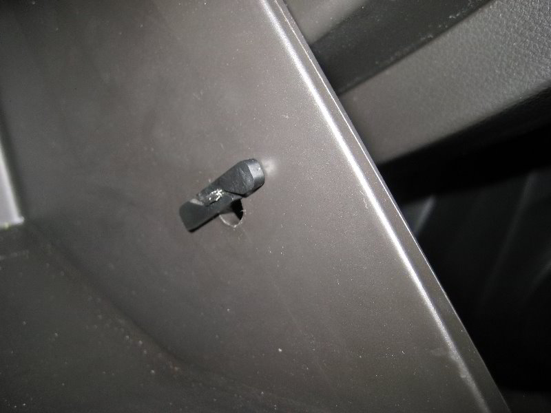 GMChevroletCruzeCabinAirFilterReplacementGuide003