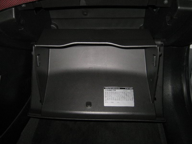 GMChevroletCruzeCabinAirFilterReplacementGuide008