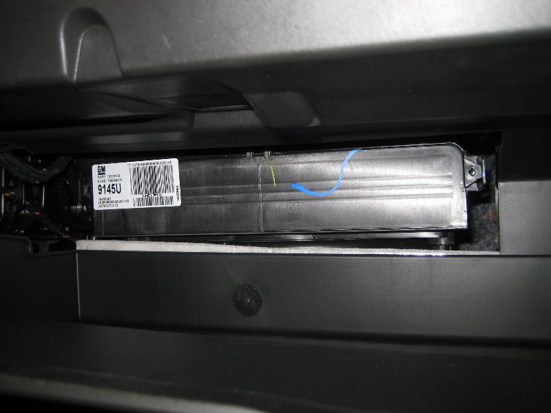 GMChevroletCruzeCabinAirFilterReplacementGuide009