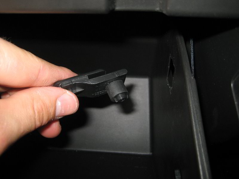 GMChevroletCruzeCabinAirFilterReplacementGuide024