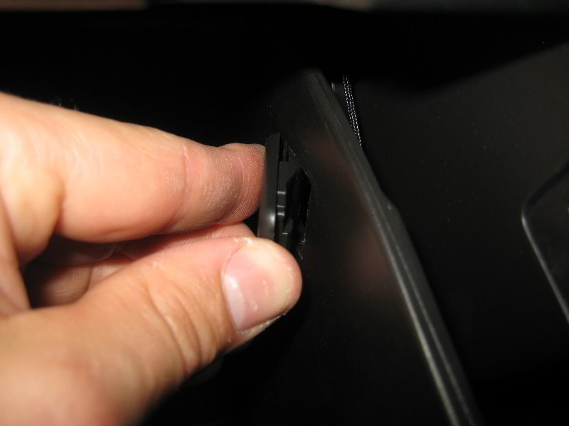 GMChevroletCruzeCabinAirFilterReplacementGuide025