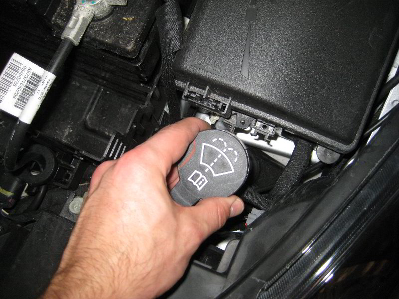 GM-Chevrolet-Cruze-Headlight-Bulbs-Replacement-Guide-002