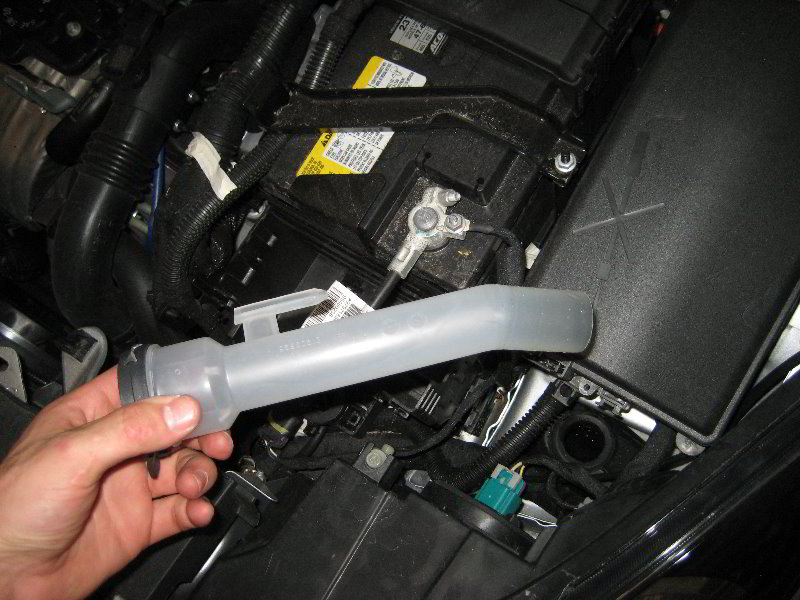 GM-Chevrolet-Cruze-Headlight-Bulbs-Replacement-Guide-003