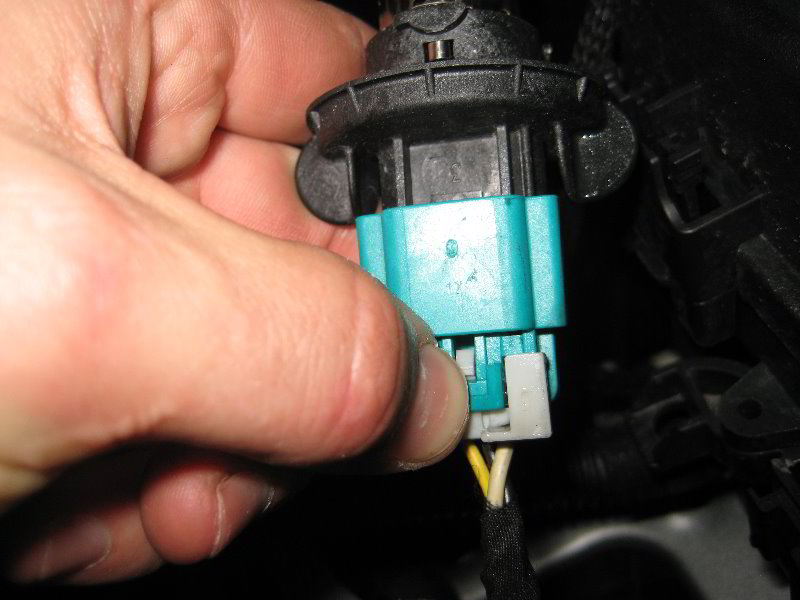 GM-Chevrolet-Cruze-Headlight-Bulbs-Replacement-Guide-008