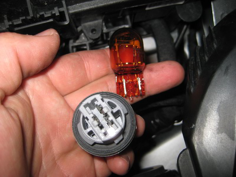 GM-Chevrolet-Cruze-Headlight-Bulbs-Replacement-Guide-017