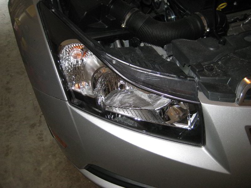 GM-Chevrolet-Cruze-Headlight-Bulbs-Replacement-Guide-019