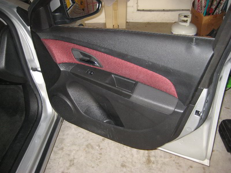GM-Chevrolet-Cruze-Interior-Door-Panel-Removal-Guide-001