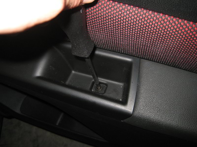 GM-Chevrolet-Cruze-Interior-Door-Panel-Removal-Guide-007
