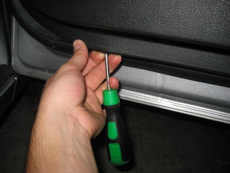 GM-Chevrolet-Cruze-Interior-Door-Panel-Removal-Guide-010