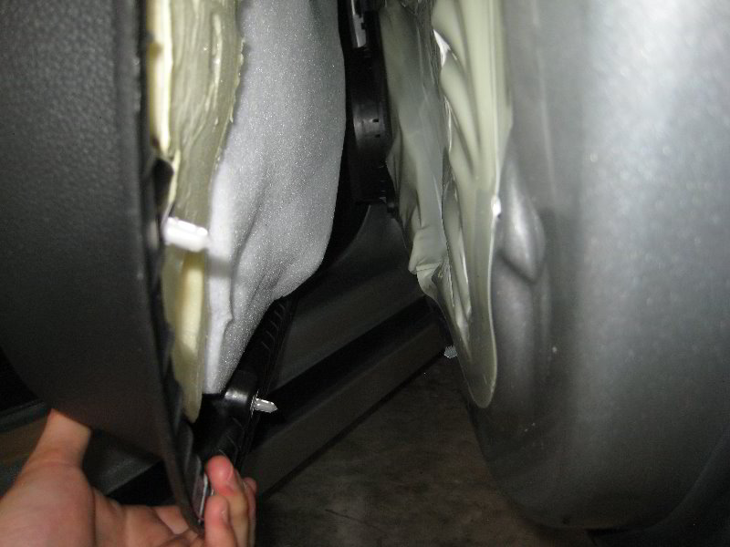 GM-Chevrolet-Cruze-Interior-Door-Panel-Removal-Guide-011