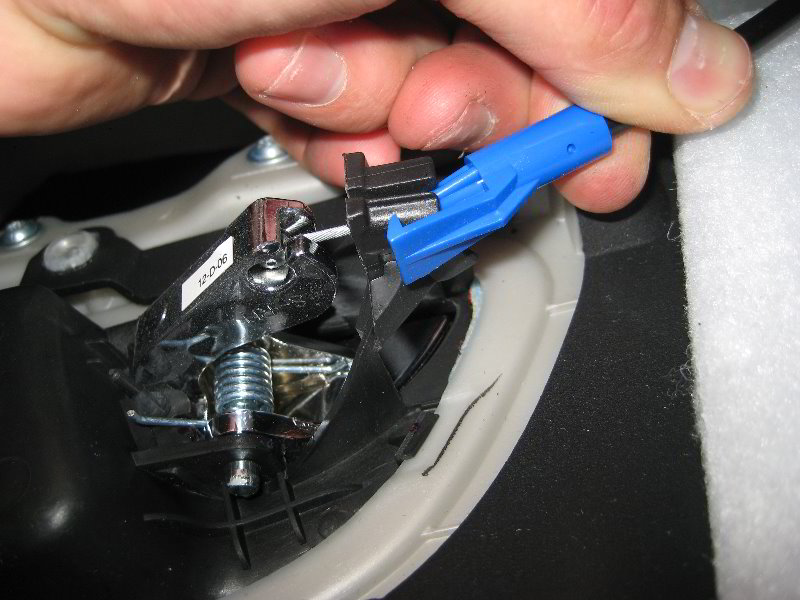 GM-Chevrolet-Cruze-Interior-Door-Panel-Removal-Guide-014