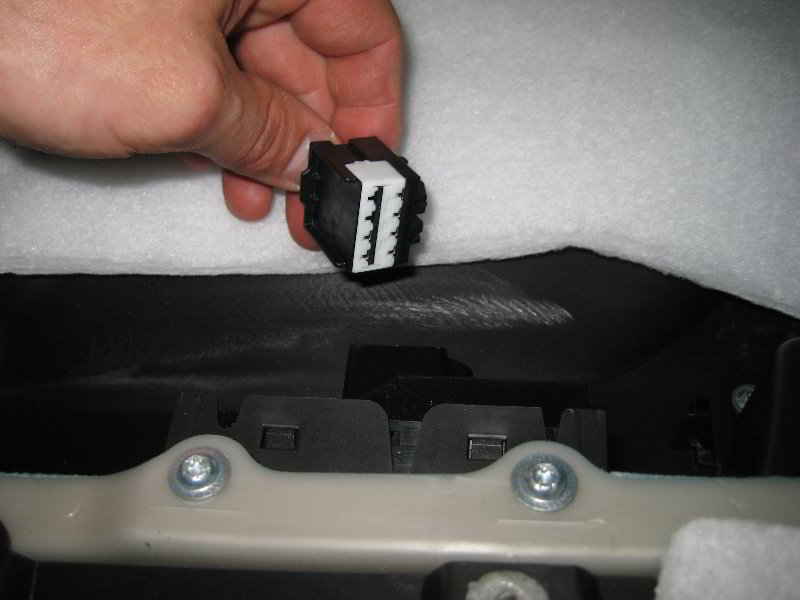 GM-Chevrolet-Cruze-Interior-Door-Panel-Removal-Guide-018