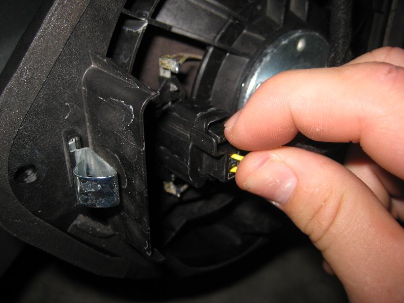 GM-Chevrolet-Cruze-Interior-Door-Panel-Removal-Guide-024