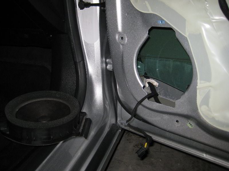 GM-Chevrolet-Cruze-Interior-Door-Panel-Removal-Guide-025