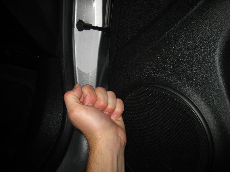 GM-Chevrolet-Cruze-Interior-Door-Panel-Removal-Guide-034