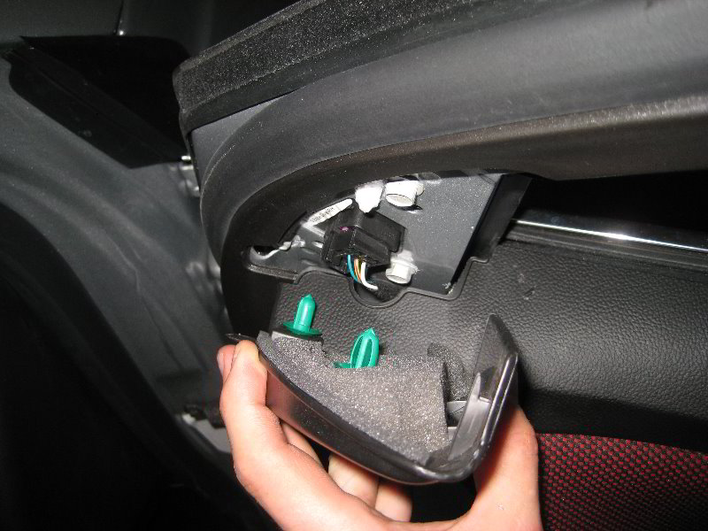 GM-Chevrolet-Cruze-Interior-Door-Panel-Removal-Guide-038