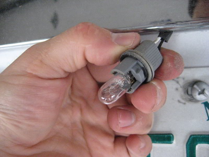 GM-Chevrolet-Cruze-License-Plate-Light-Bulbs-Replacement-Guide-007