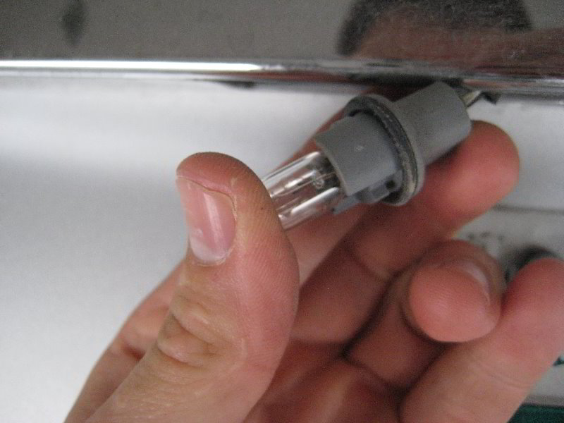 GM-Chevrolet-Cruze-License-Plate-Light-Bulbs-Replacement-Guide-010