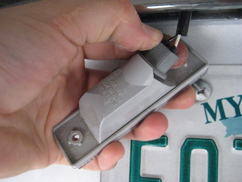 GM-Chevrolet-Cruze-License-Plate-Light-Bulbs-Replacement-Guide-011