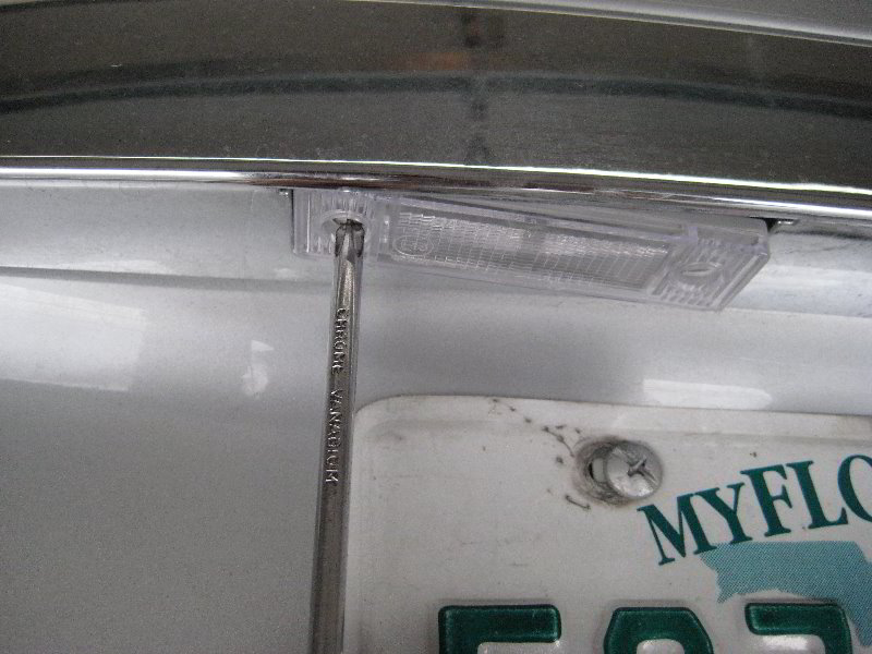 GM-Chevrolet-Cruze-License-Plate-Light-Bulbs-Replacement-Guide-013
