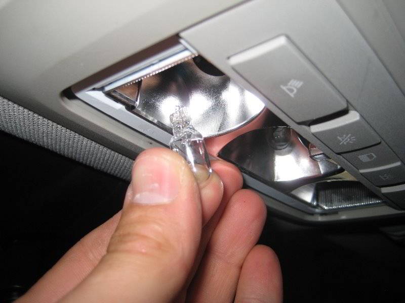 GM-Chevrolet-Cruze-Map-Light-Bulbs-Replacement-Guide-007