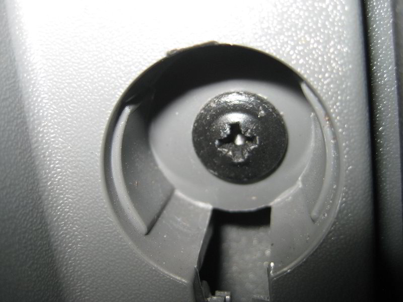 GM-Chevrolet-Cruze-Tail-Light-Bulbs-Replacement-Guide-004