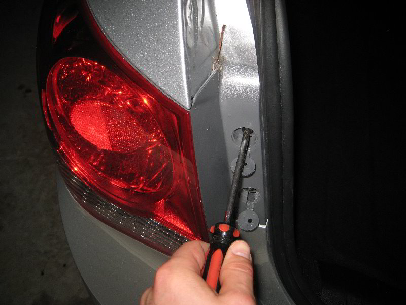 GM-Chevrolet-Cruze-Tail-Light-Bulbs-Replacement-Guide-005