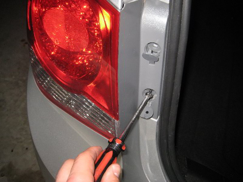 GM-Chevrolet-Cruze-Tail-Light-Bulbs-Replacement-Guide-006