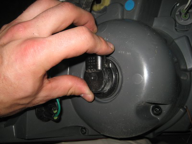 GM-Chevrolet-Cruze-Tail-Light-Bulbs-Replacement-Guide-009