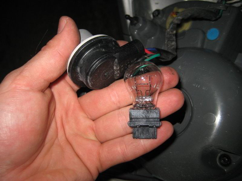 GM-Chevrolet-Cruze-Tail-Light-Bulbs-Replacement-Guide-011