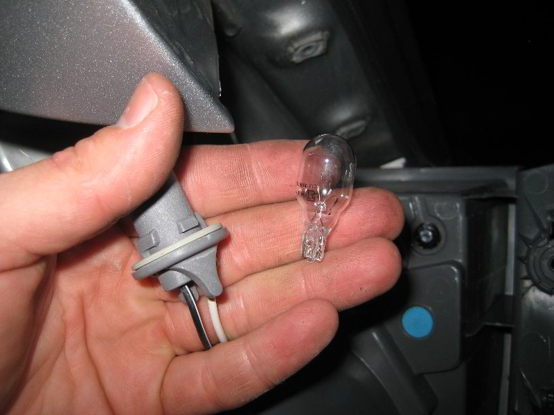 GM-Chevrolet-Cruze-Tail-Light-Bulbs-Replacement-Guide-014