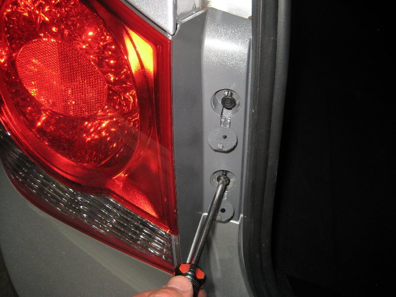 GM-Chevrolet-Cruze-Tail-Light-Bulbs-Replacement-Guide-020